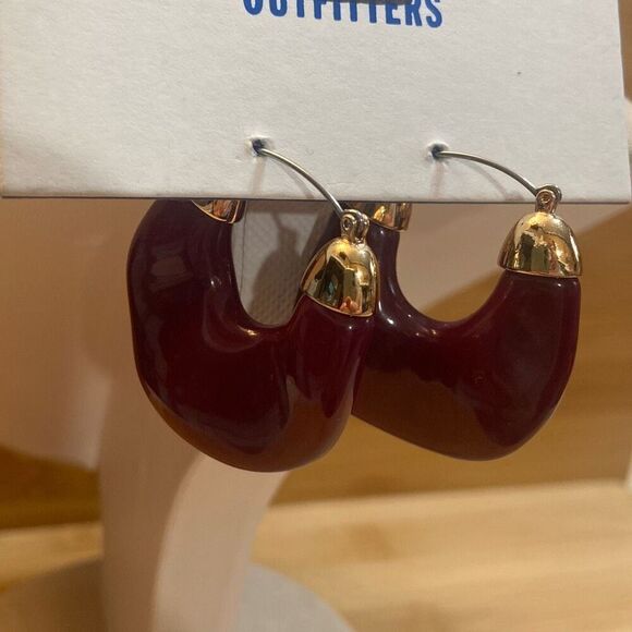 NWT Urban Outfitters Purple Plum and Gold Colored Dangle Earrings MSRP $20 NWT - Picture 3 of 8